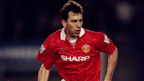 Watch Bryan Robson top 10 goals for Man Utd | Manchester United