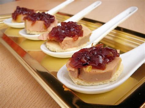 Recette de Foie gras sur toast, confit d'oignon rosé de Roscoff