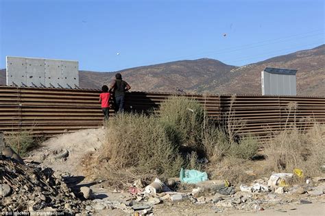 Photos show Mexican border wall being built in California | Daily Mail ...