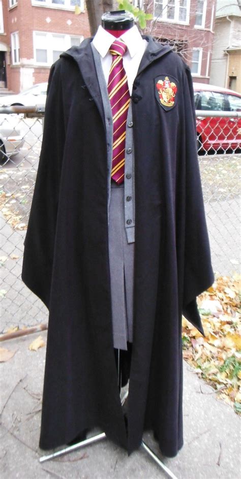 Gryffindor student uniform | Harry potter uniform, Harry potter robes ...