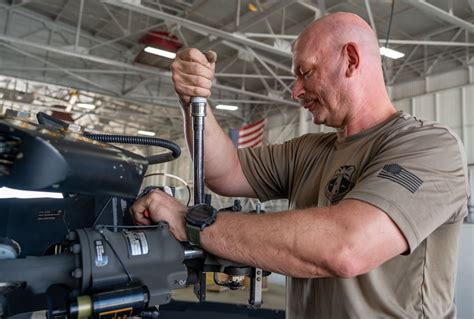 DVIDS - Images - Rescue maintainers perform Pave Hawk repairs [Image 3 of 8]