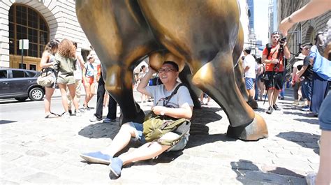 Charging Bull Statue - Wall Street Bull For Sale - SevenTreeSculpture