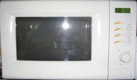 Metal in the Microwave Explodes—Or Does It? - Neatorama