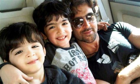 Hrithik Roshan With His Sons - Pictures of Hrithik Roshan With His Kids