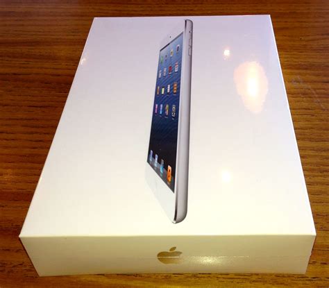 Apple iPad mini Unboxing and First Impressions (Video)