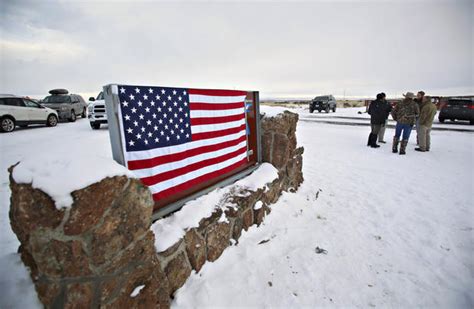 Oregon militia standoff - Armed militia takeover in Oregon - Pictures - CBS News