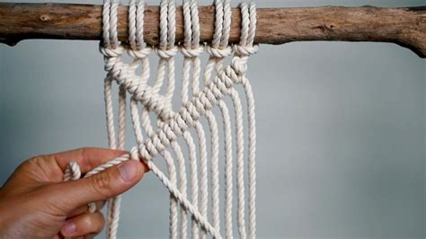 The Diagonal Double Half Hitch Knot [Video] | Macramé para ...