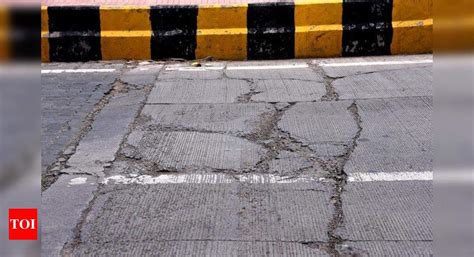 Cement road cracks increase, builder exits as NMC sleeps | Nagpur News ...