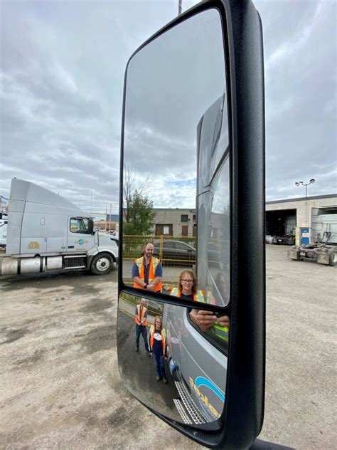 8 tips to aim, adjust, and use your truck mirrors - Truck News