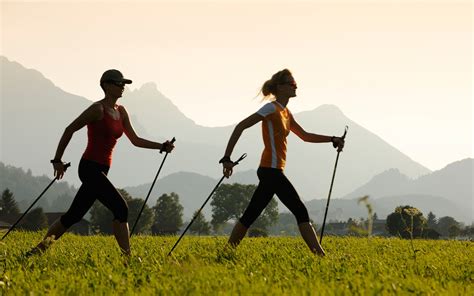 Nordic Walking, 10 Benefits of the outdoor activity.