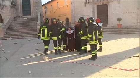 Italy earthquake leaves thousands homeless | World News | Sky News