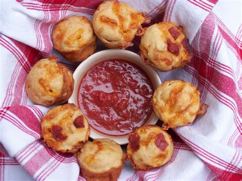 Easy Meals for Moms: Mini Pizza Muffins