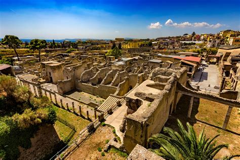 Pompeii and Herculaneum excursion from port - Umberto Limos Positano