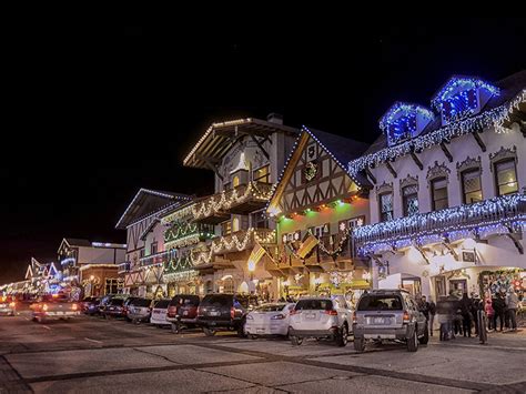 18 Best Christmas Cities in the USA to Visit for the Holidays