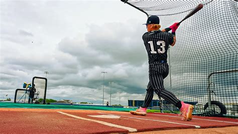 #1 High School Prospect Max Clark MASHES BP Ahead of Game Day - YouTube