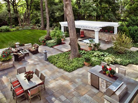 Family-Friendly Backyard Retreat | Bob Hursthouse | HGTV