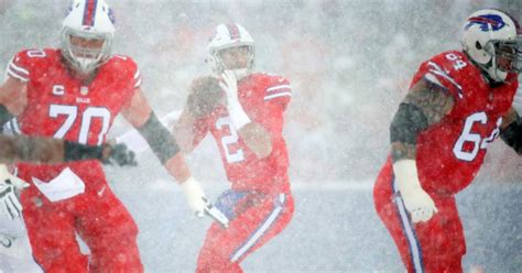 Let it snow: Bills players, fans brave wintry conditions in Buffalo