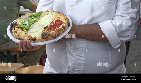 Italian flag pizza hi-res stock photography and images - Alamy