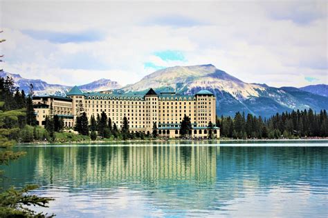 Top 5 Couple Resorts in Canada - DIVINE