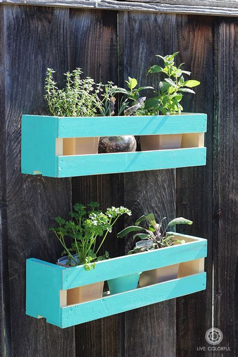 Let's PlantSomething today! This DIY wall herb garden project is really simple, cute and it ...