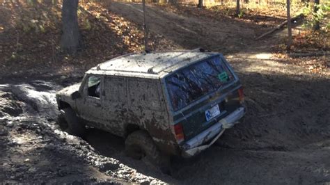 Jeep cherokee mudding - YouTube