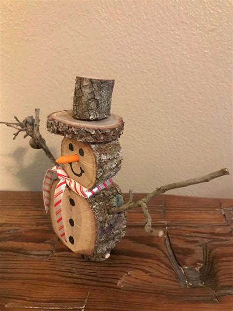 Wooden log snowmen | Etsy | Decoraciones de navidad hechas a mano ...