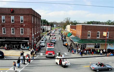 Mathews Christmas Parade - Mathews County Visitor Center