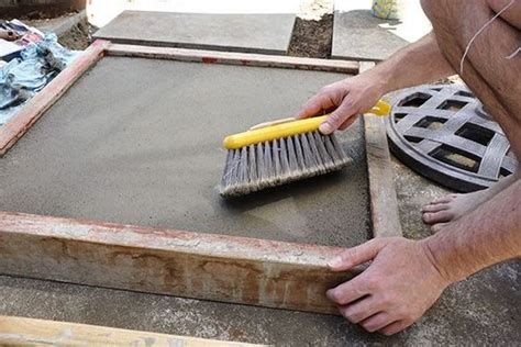 DIY Concrete Pavers - make molds out of 2x4s and plywood with inside ...