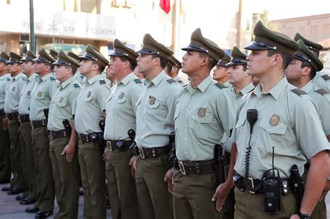 Sociólogo advierte que fraude en Carabineros puede provocar una crisis similar a la de 2001 en ...