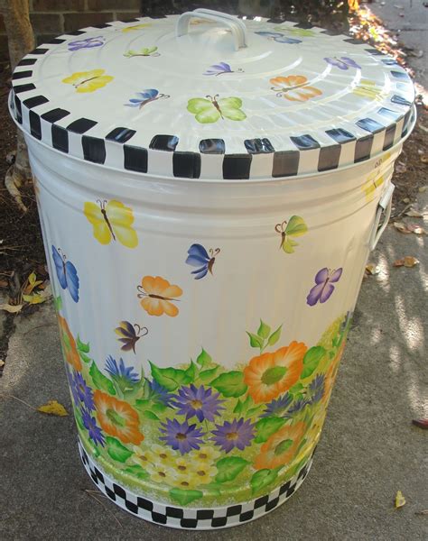 DECORATIVE OUTDOOR GARBAGE CANS - ahome | Painted trash cans, Trash ...