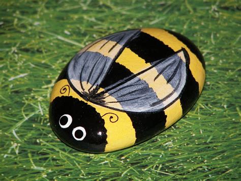 bumble bee garden decor - Google Search | Rock painting patterns, Rock ...