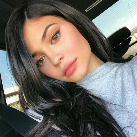 Kylie Jenner Eyeliner Tutorial on Instagram Stories | POPSUGAR Beauty UK