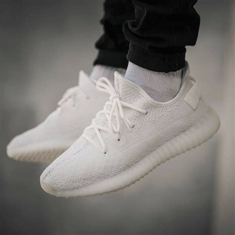 Giày adidas YEEZY BOOST 350 V2 CREAM WHITE - CP9366 | King Shoes ...