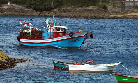 Embarcaciones de pesca artesanal en Portocubelo (Carnota. Galicia) - Mar Sostenible