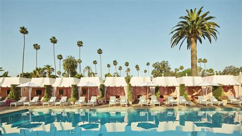 5 style tips from The Beverly Hills Hotel's poolside retreat | Livingetc