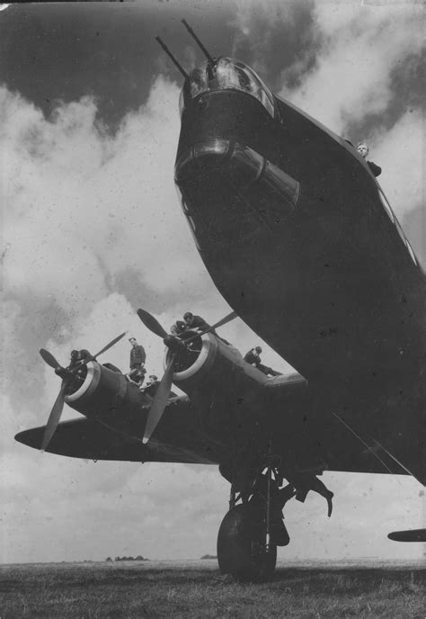 [Photo] Ground crew performing maintenance tasks on Stirling bomber, date unknown | World War II ...