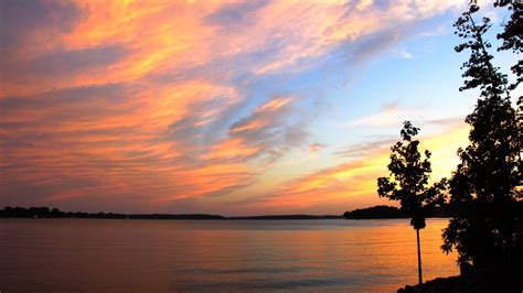 A photo of a sunset at Lake Norman : Charlotte