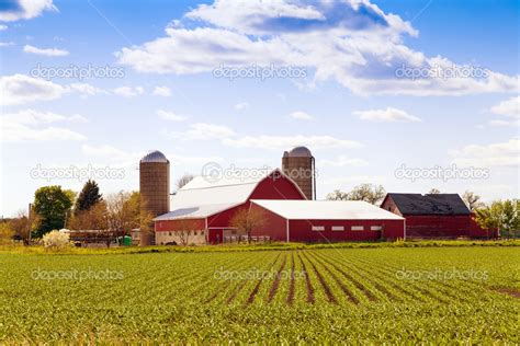 Traditional American Farm Stock Photo by ©maxym 25988837