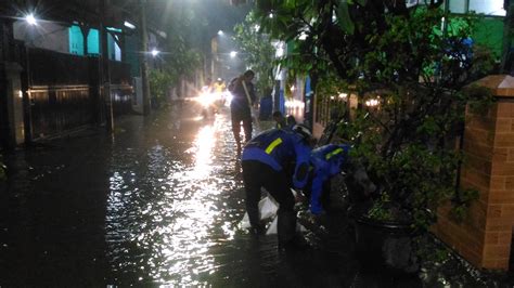 Hujan Deras, Jalan Raya Gaga Semanan Banjir - NasionalNews