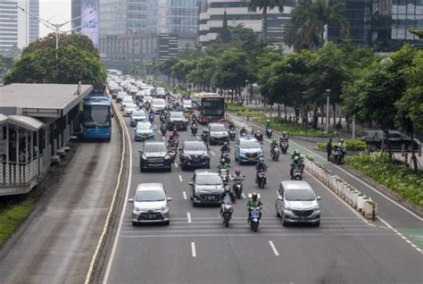 Traffic Jam on a Street in Jakarta Editorial Photo - Image of moto0rcyc ...