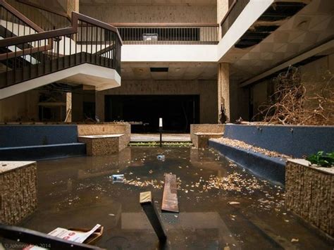 Abandoned Malls in the USA (66 pics)