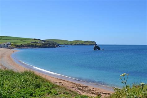 Thurlestone beach in South Devon | Devon cottages, Coast path, Devon ...