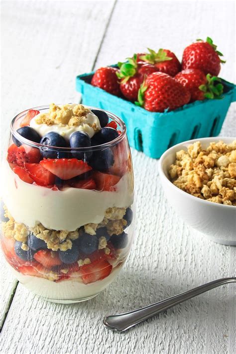 Greek Yogurt Parfait | Greek yogurt parfait, Yogurt parfait, Berry parfait