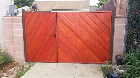 16 DIY Driveway Gates Ideas That Are Easy to Install