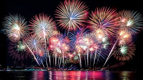 Fireworks : Top 10 Most Beautiful Fireworks Displays In The World ...