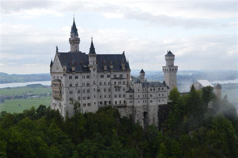 Neuschwanstein Castle, Disney Εκδοτική Στοκ Εικόνα - εικόνα από australites: 103485734