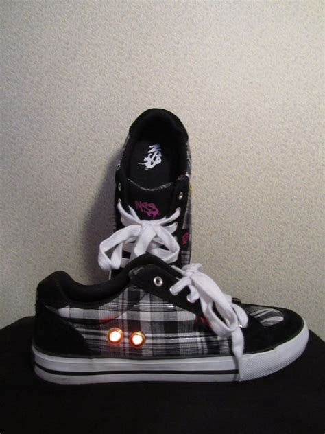 Light-Up Shoes for Adults : 5 Steps (with Pictures) - Instructables