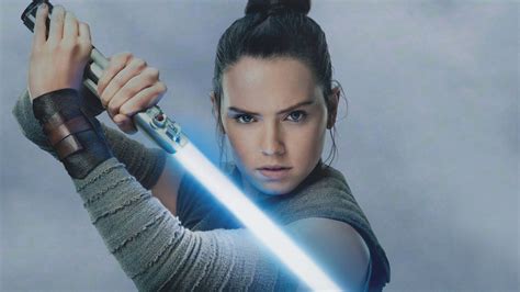 Daisy Ridley Returning To Star Wars? | GIANT FREAKIN ROBOT