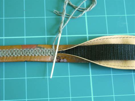 Hand stitching, leather strap...no tutorial just this pic. Original post deleted. | Sewing ...