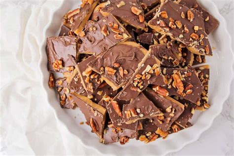 Easy Toffee Recipe (+VIDEO) | Lil' Luna